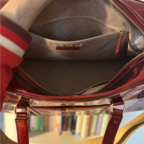 Gorgeous Red Metallic weekend (oversized) Structured Bag - Picture 6 of 7